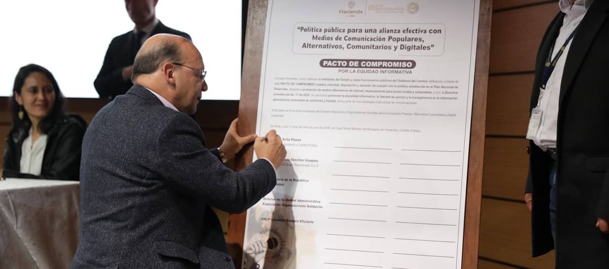 Ministro de Hacienda Germán Ávila firmó pacto de compromiso